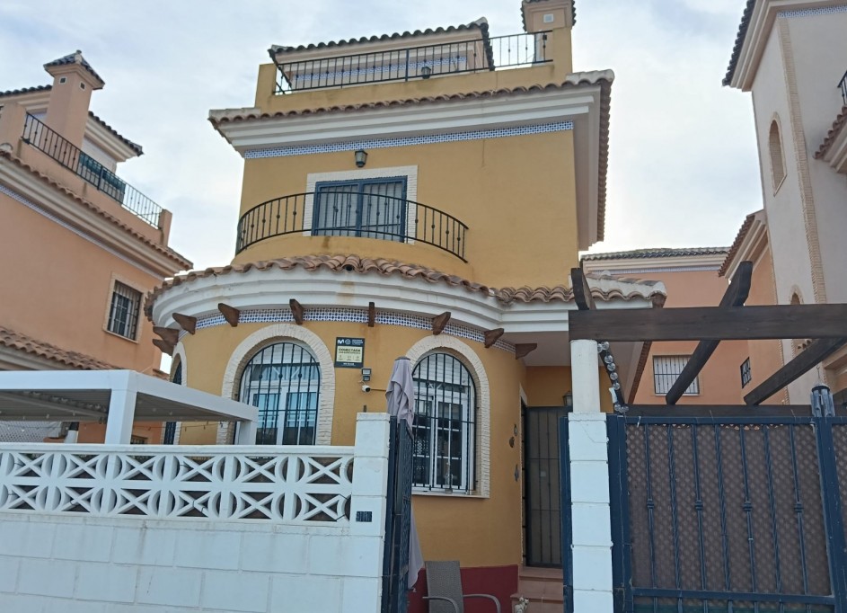 Revente - Villa mitoyenne -
Los Montesinos - La herrada