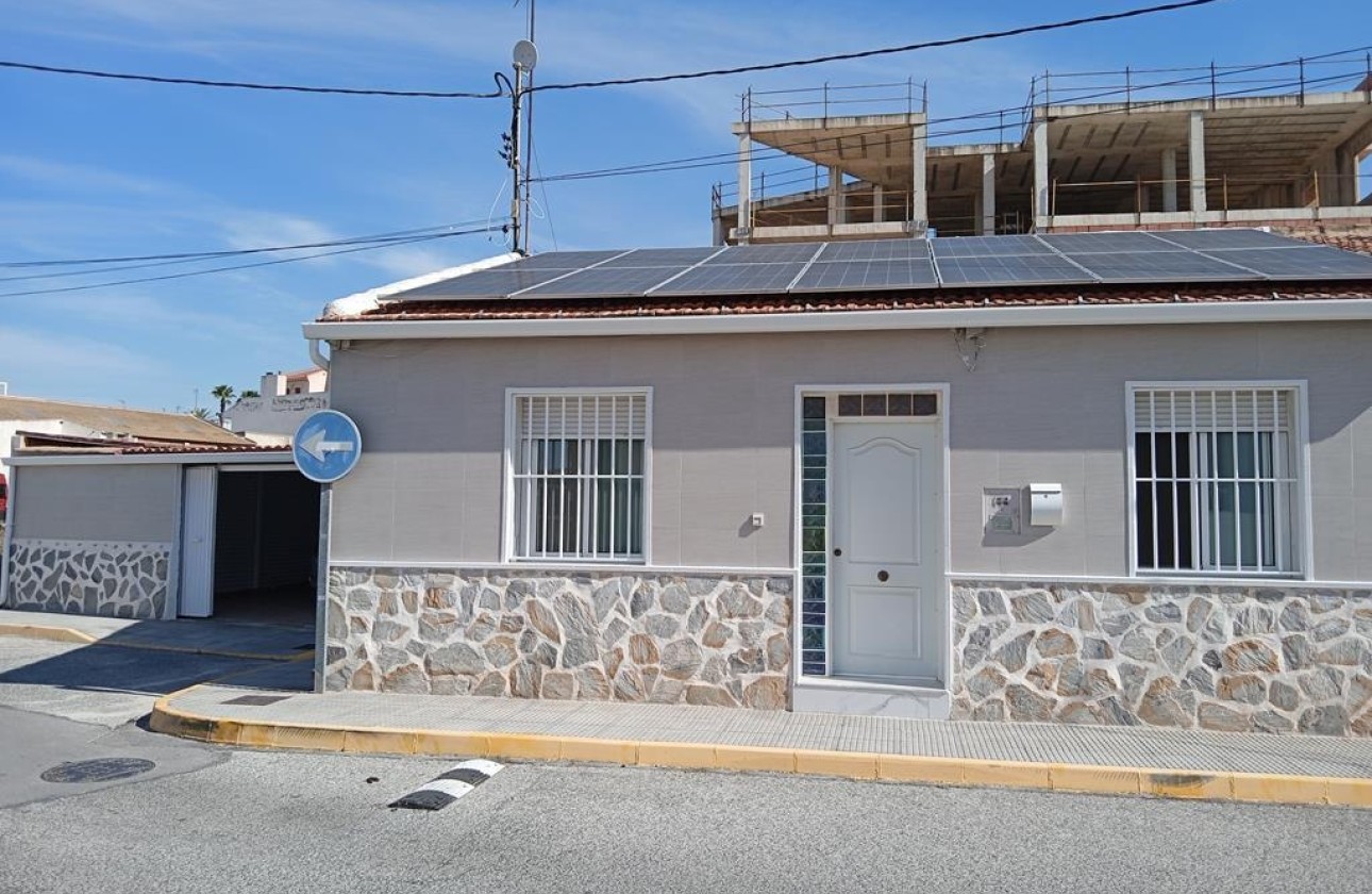 Revente - Villa mitoyenne -
Los Montesinos - PUEBLO CENTRO