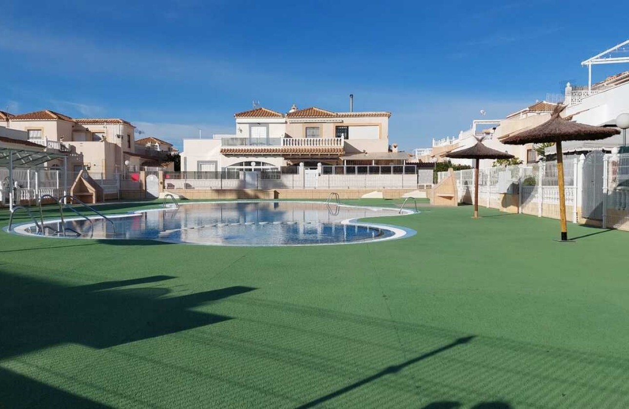 Revente - Villa mitoyenne -
Orihuela Costa - Punta Prima