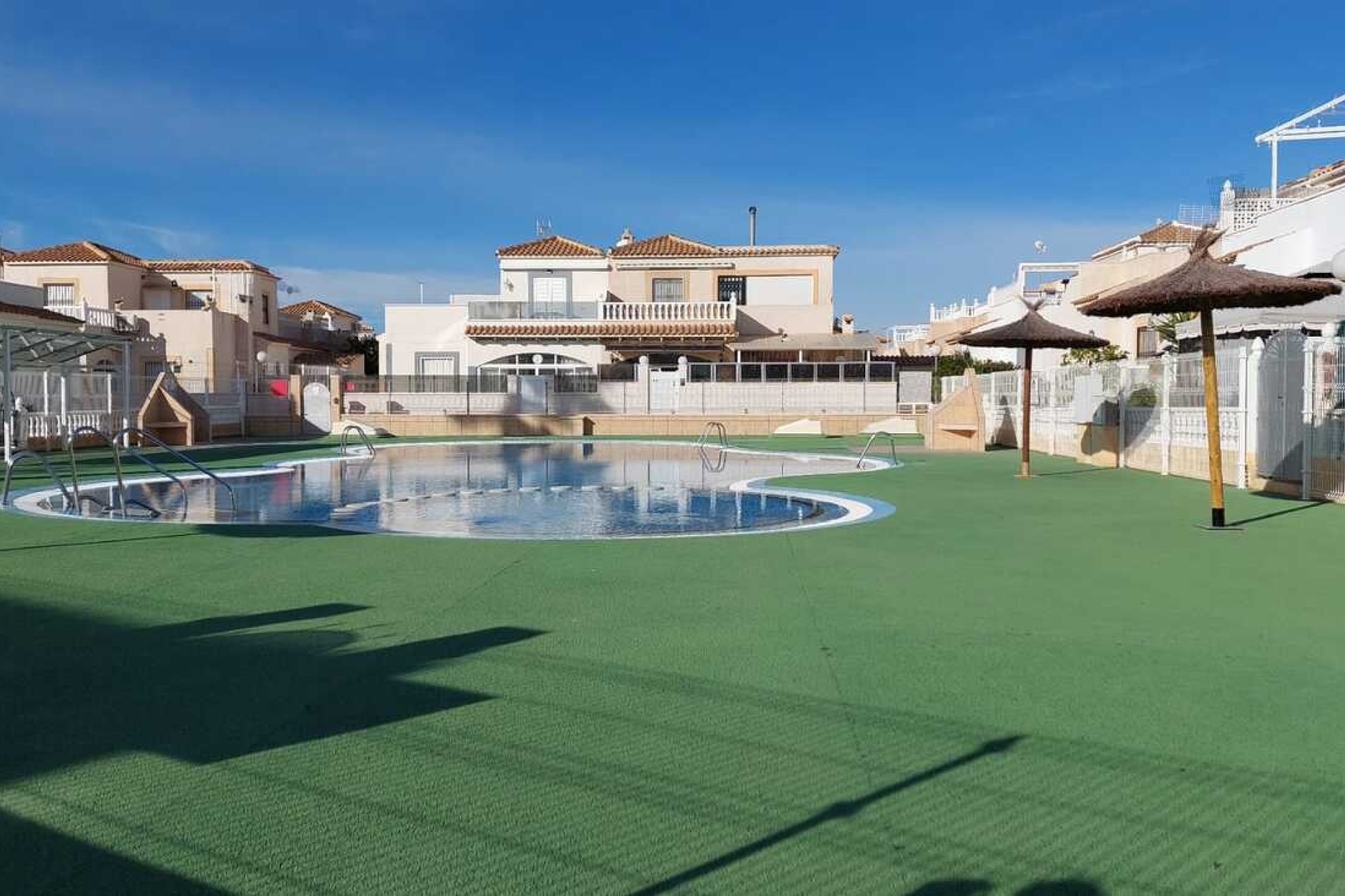 Revente - Villa mitoyenne -
Orihuela Costa - Punta Prima