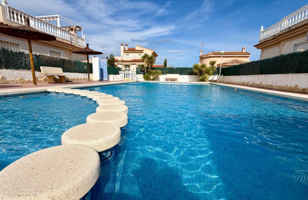 Revente - Villa mitoyenne -
Rojales - Pueblo
