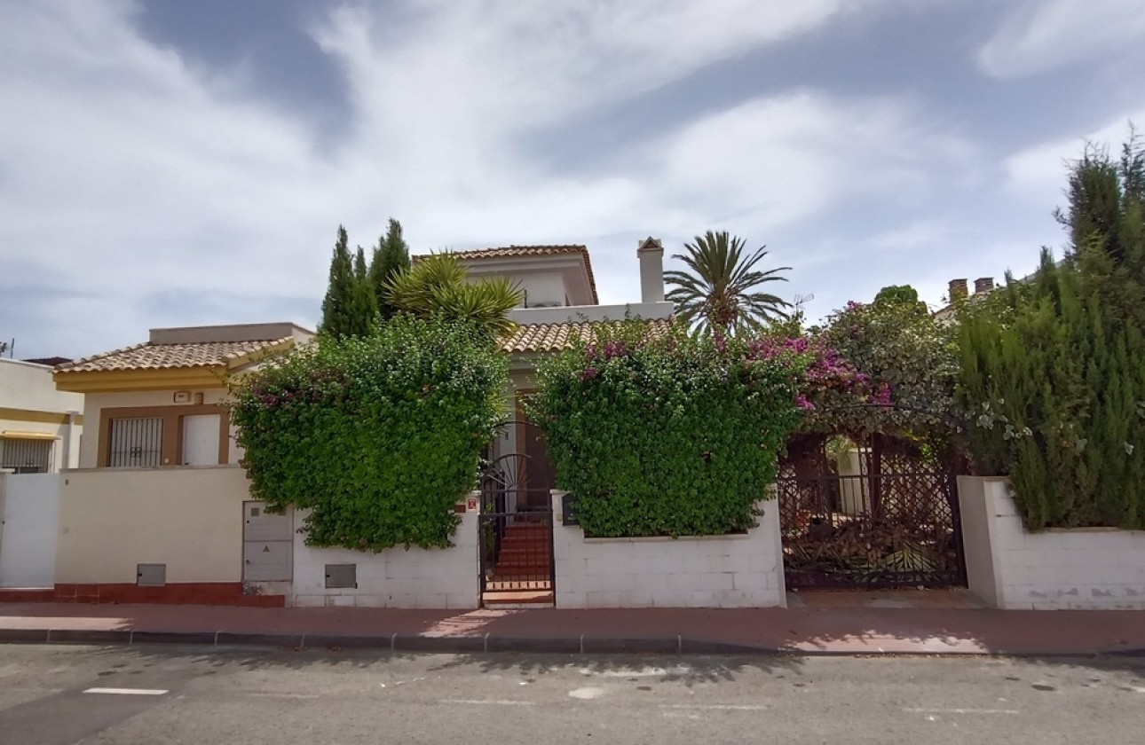 Revente - Villa mitoyenne -
Sucina