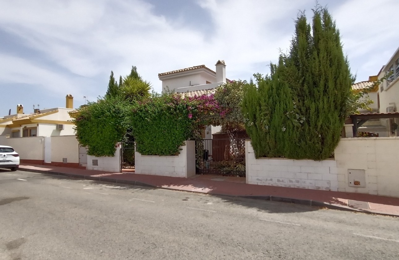 Revente - Villa mitoyenne -
Sucina