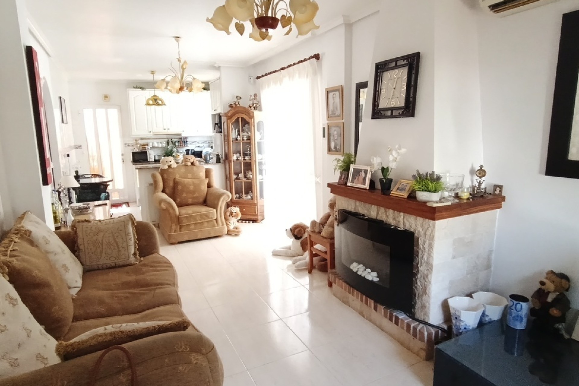 Revente - Villa mitoyenne -
Sucina