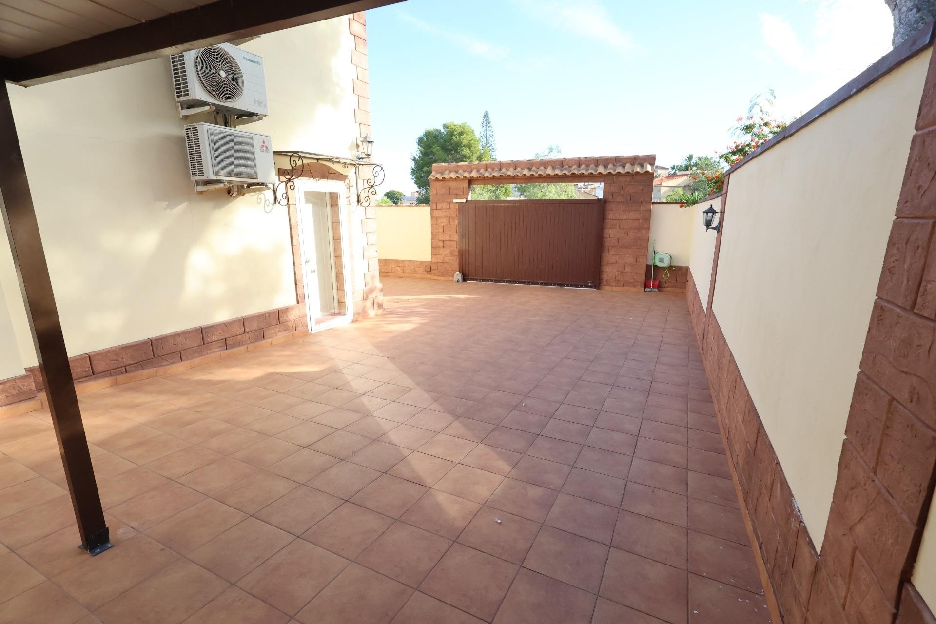 Revente - Villa -
Torrevieja - Los Balcones