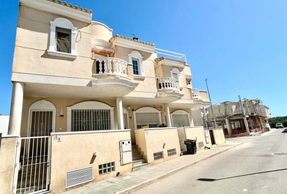 Rijhuis - Herverkoop - Heredades -
                Costa Blanca