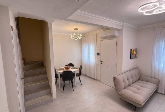 Rijhuis - Herverkoop - Torrevieja -
                Calas blanca