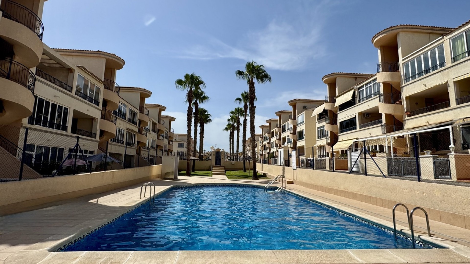 Sale - Apartment Flat -
Los Altos