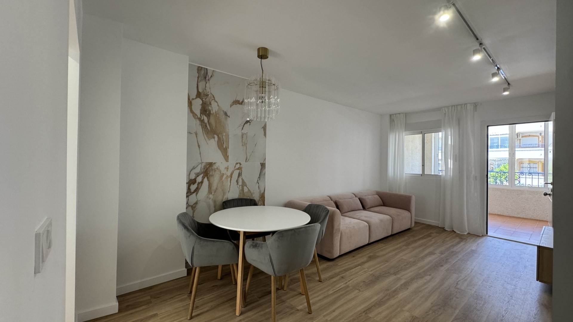 Sale - Apartment Flat -
Los Altos