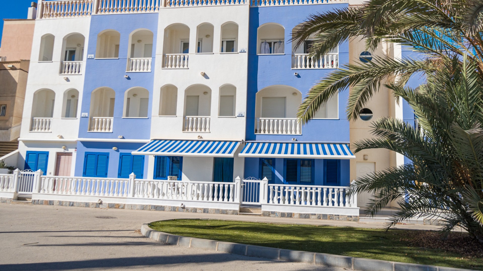 Sale - Apartment Flat -
Mil Palmeras - Beach