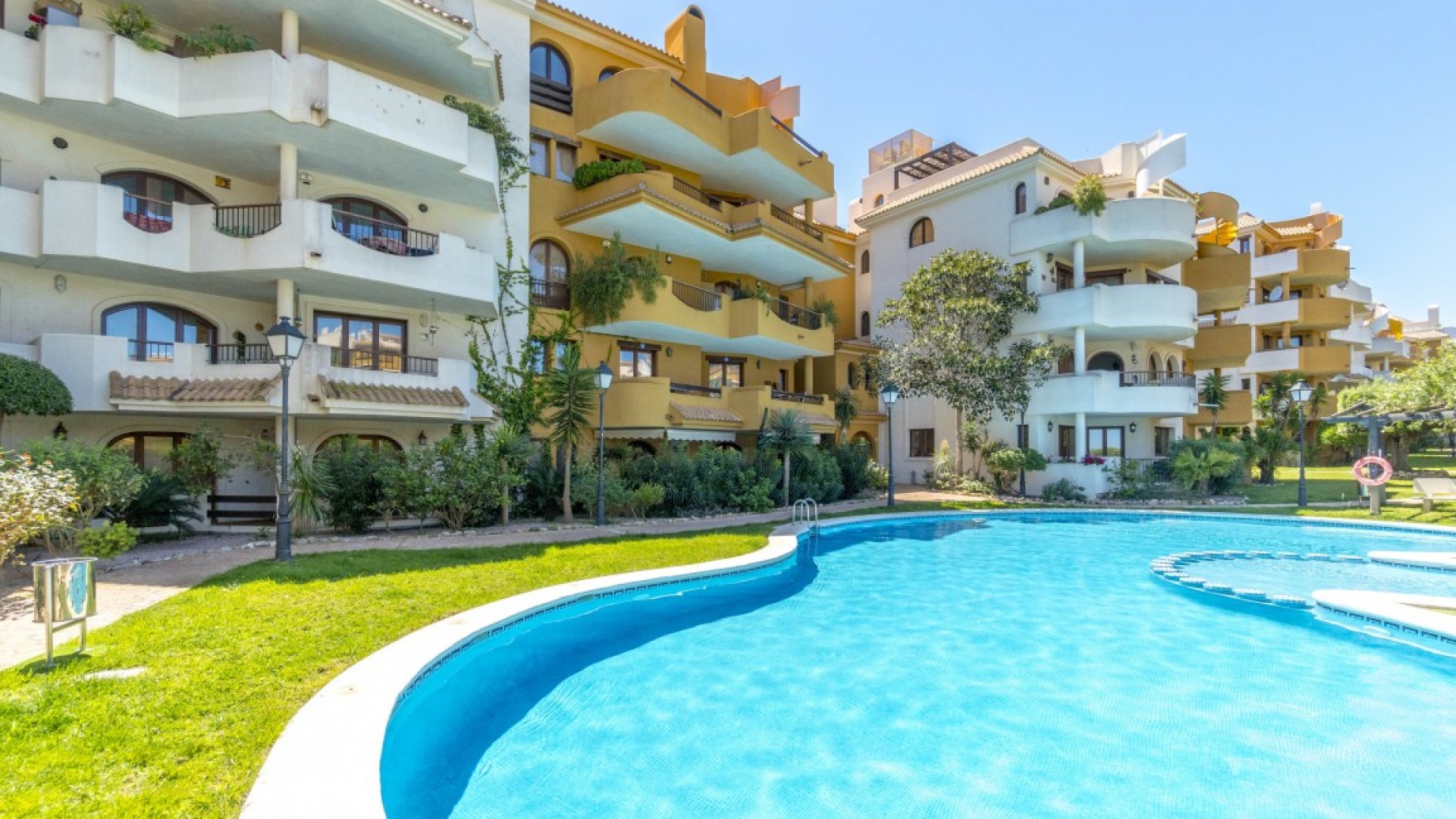 Sale - Apartment Flat -
Punta Prima