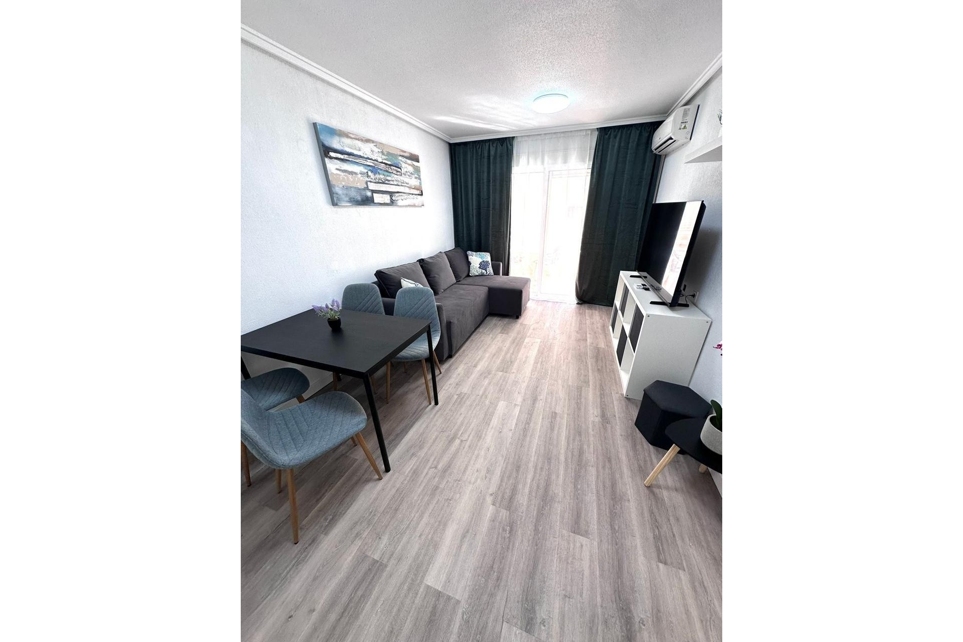 Sale - Apartment Flat -
Torrevieja - Centro - Muelle Pesquero