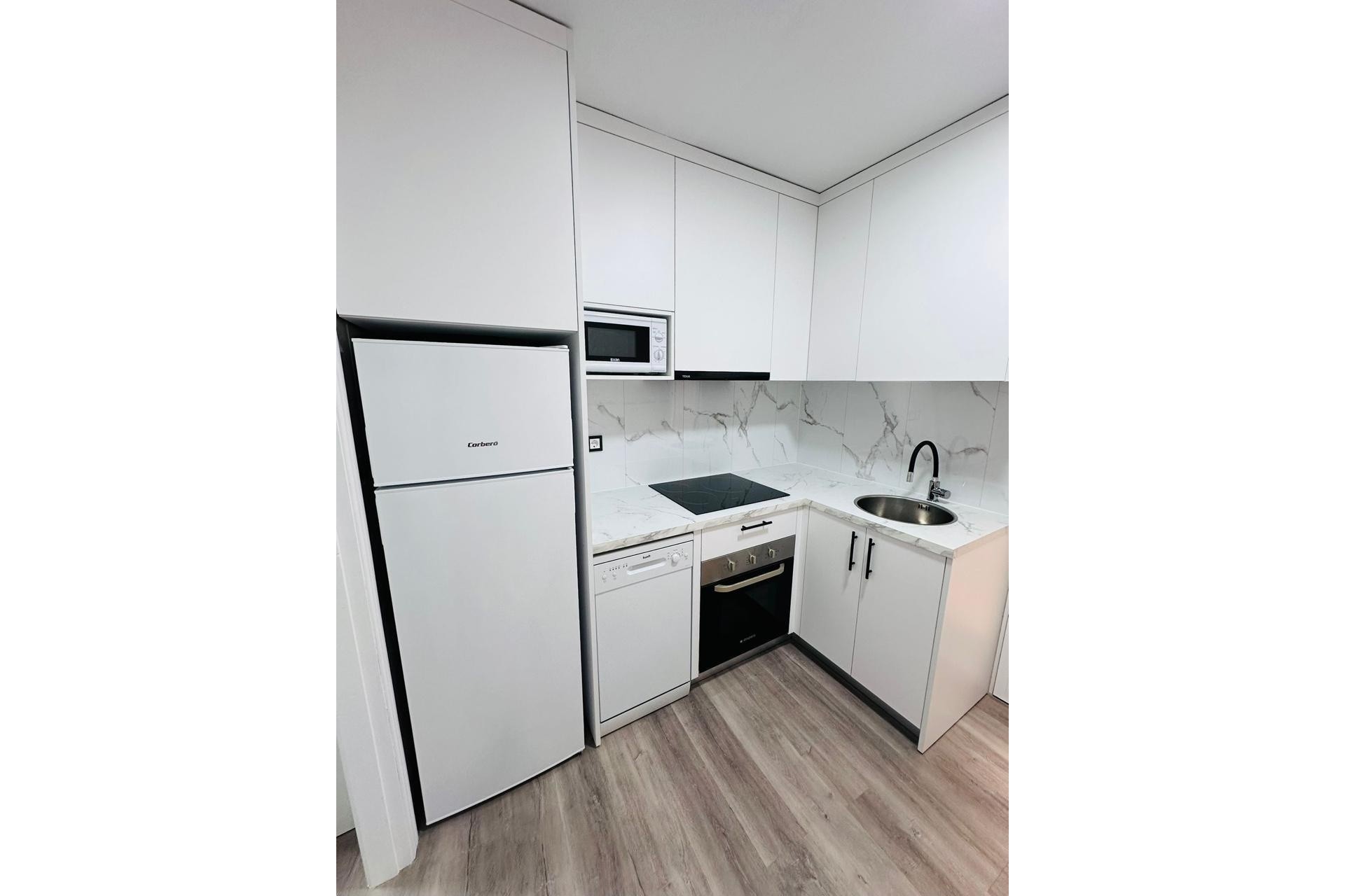 Sale - Apartment Flat -
Torrevieja - Centro - Muelle Pesquero
