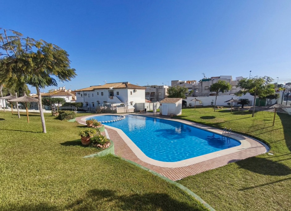 Sale - Apartment Flat -
Torrevieja - Lago jardin