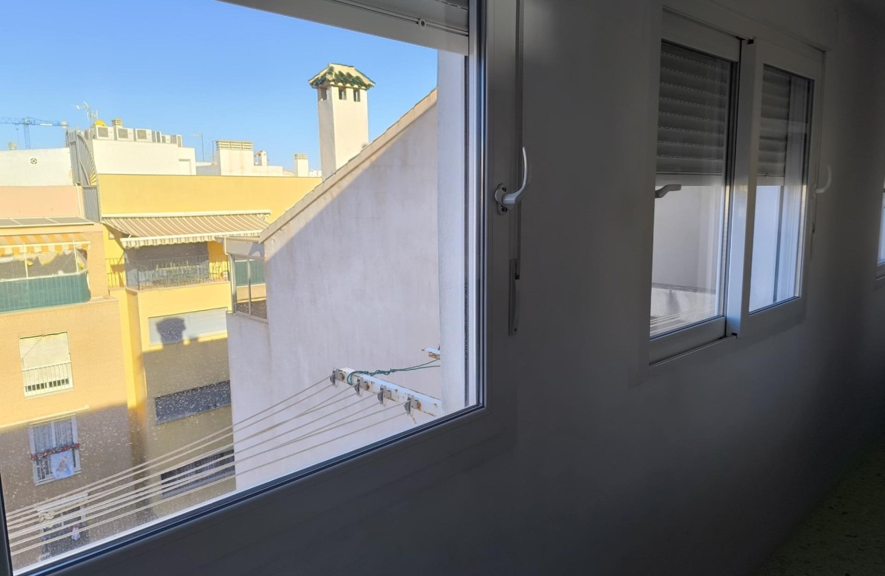 Sale - Apartment Flat -
Torrevieja - Las Piscinas Naturales