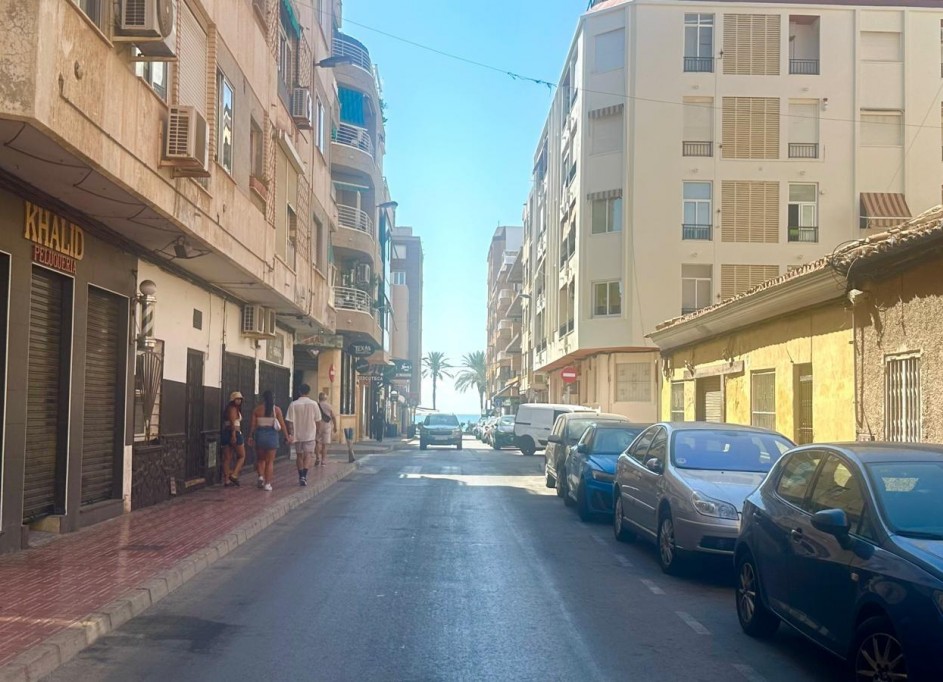 Sale - Apartment Flat -
Torrevieja - Paseo maritimo