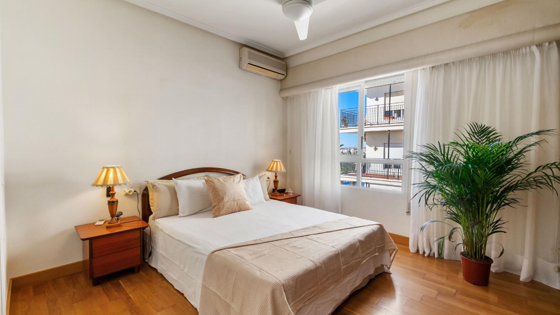 Sale - Apartment Flat -
Torrevieja - Piscinas naturales