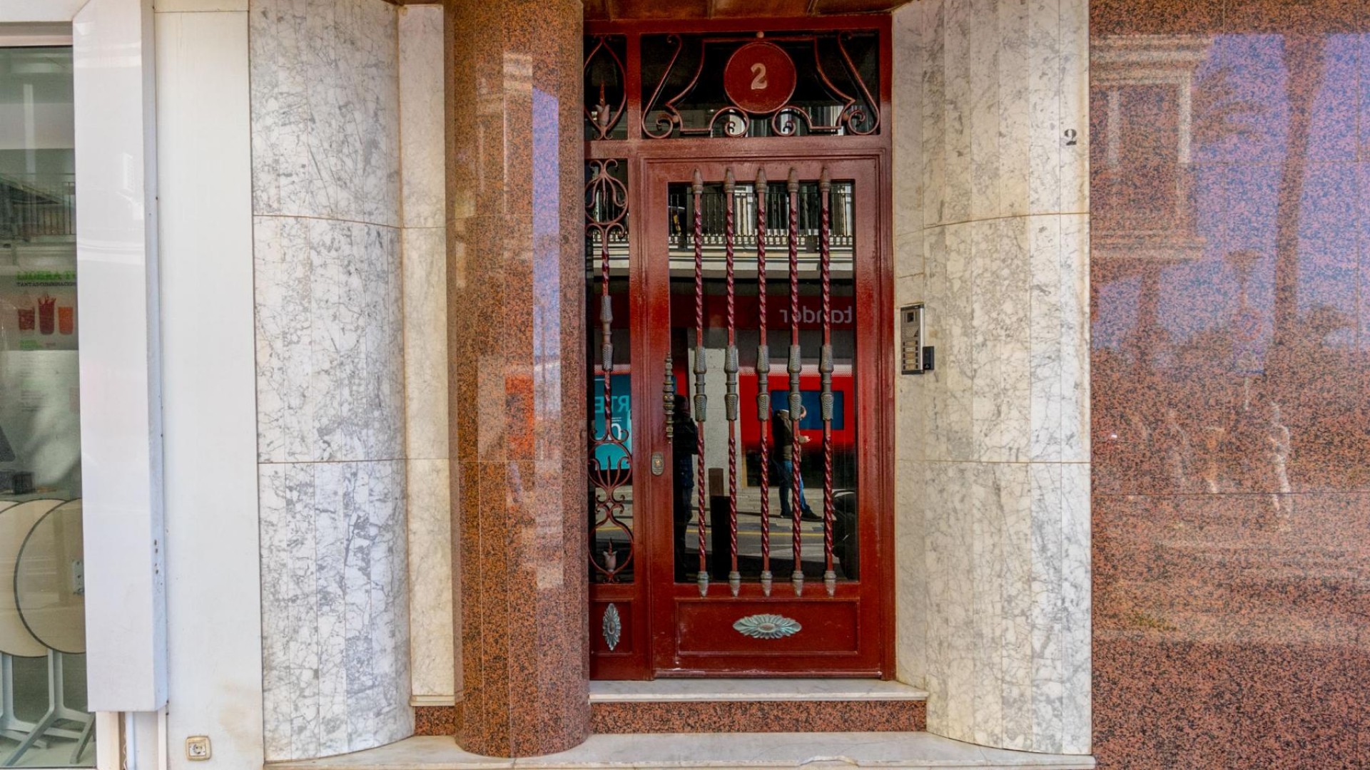 Sale - Apartment Flat -
Torrevieja - Piscinas naturales