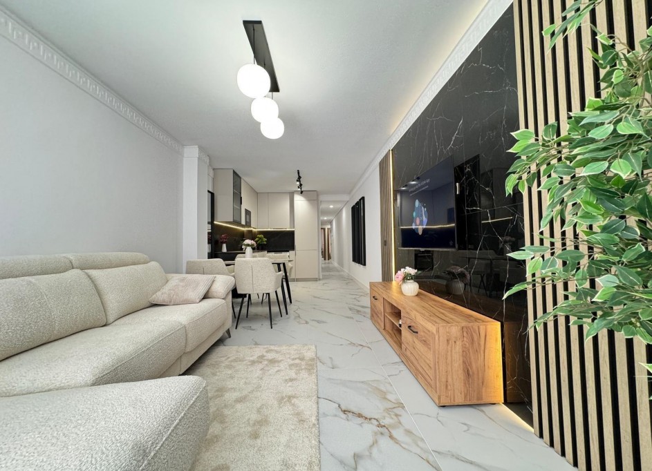 Sale - Apartment Flat -
Torrevieja - Playa de los locos