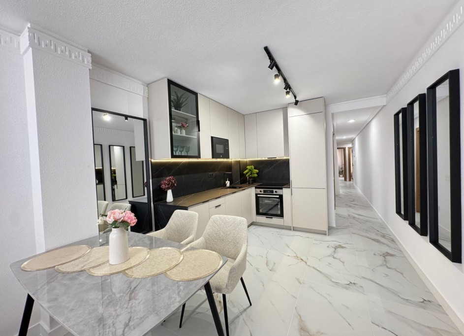 Sale - Apartment Flat -
Torrevieja - Playa de los locos