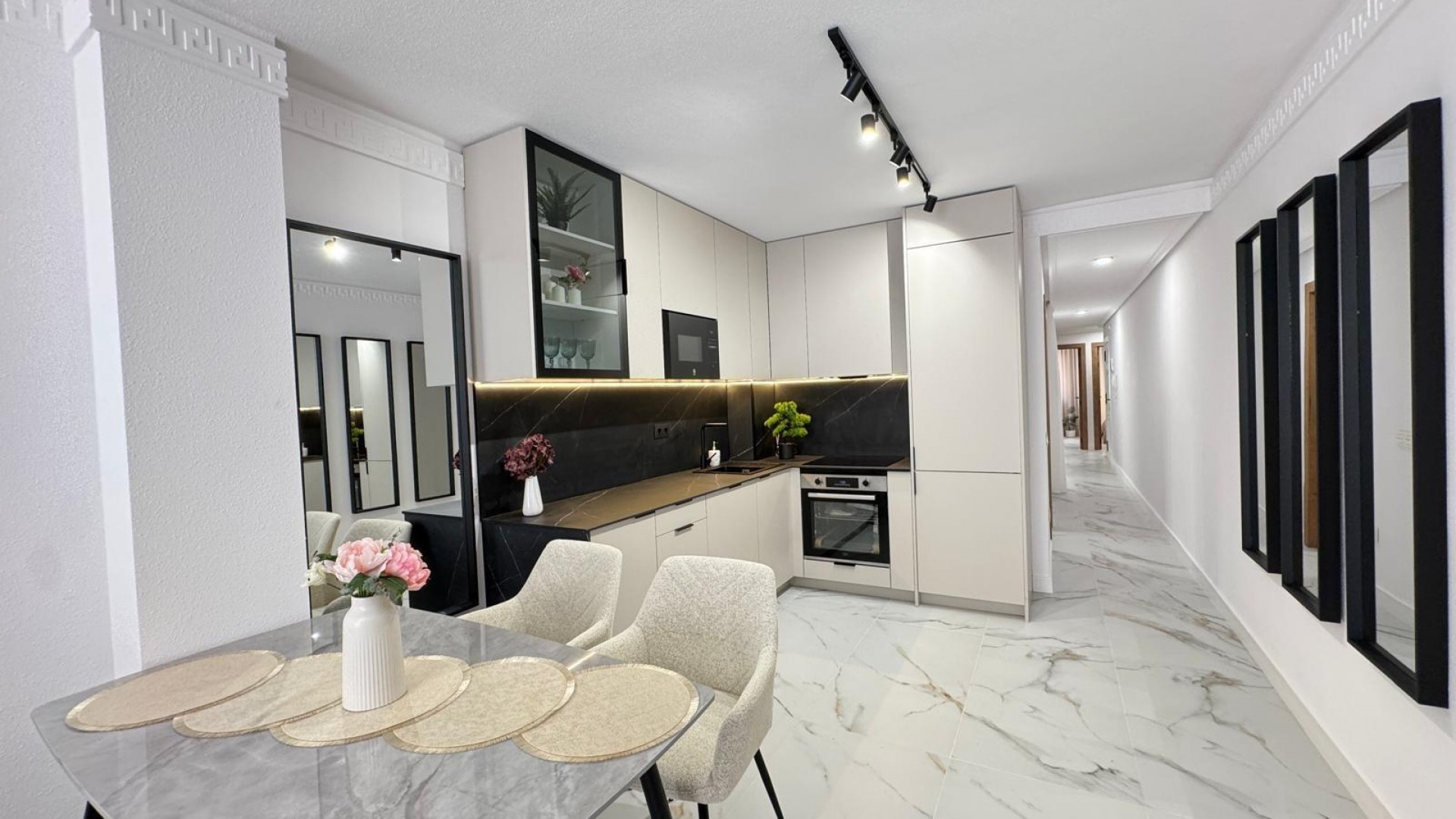 Sale - Apartment Flat -
Torrevieja - Playa de los locos