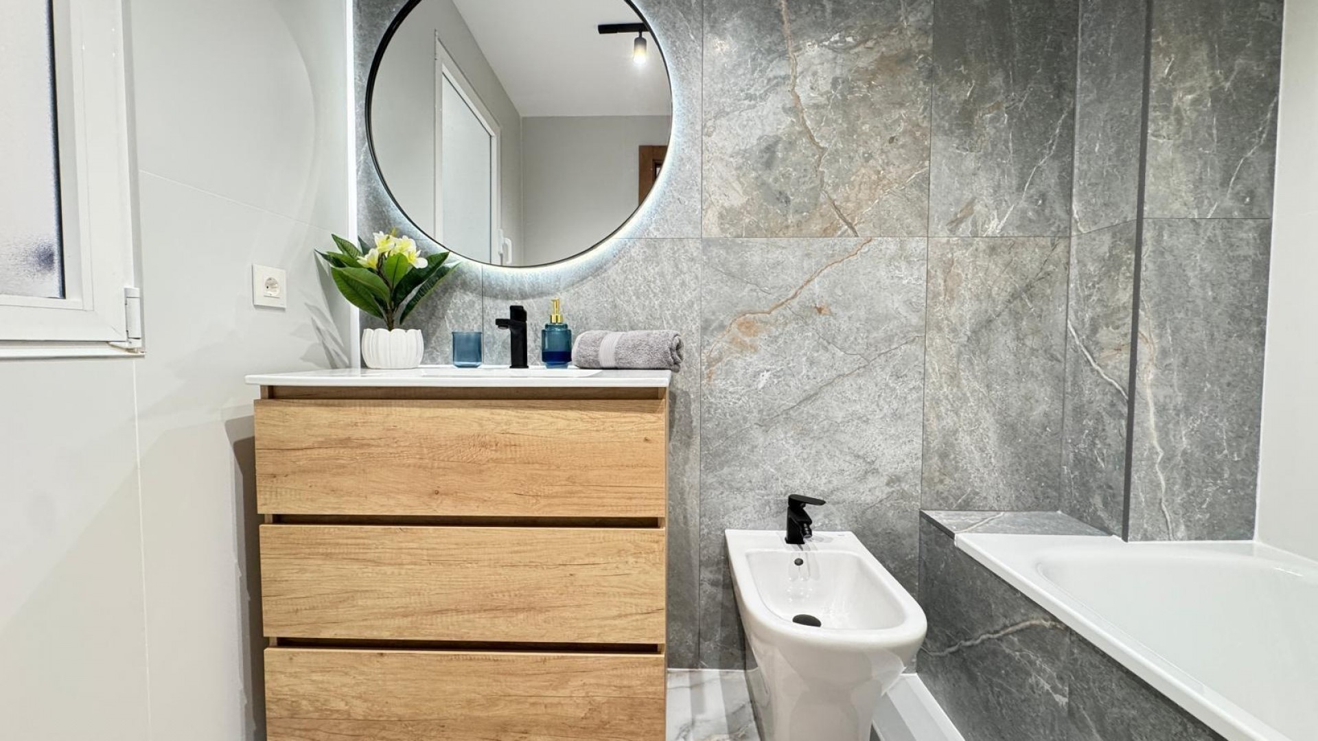 Sale - Apartment Flat -
Torrevieja - Playa de los locos