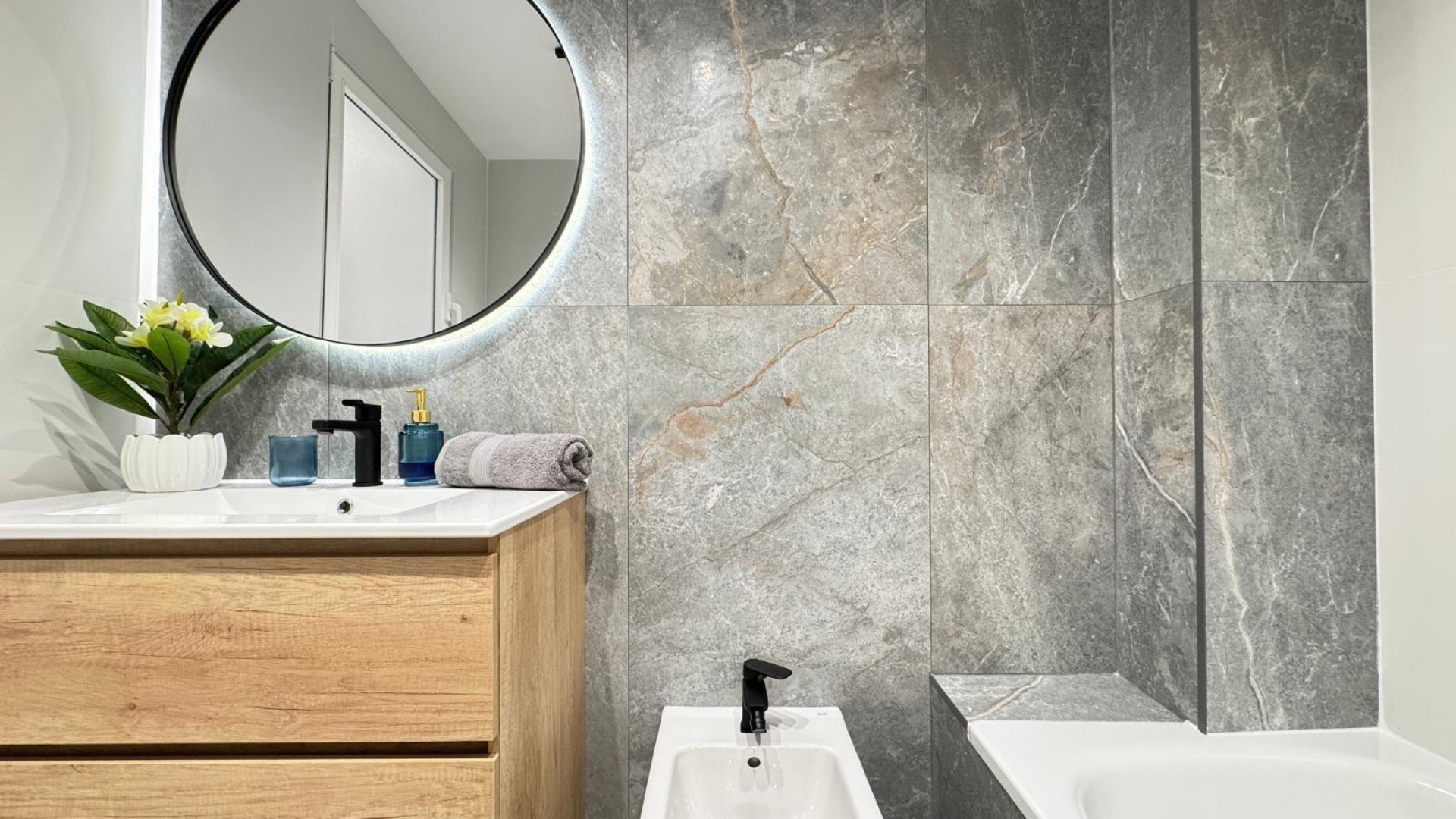 Sale - Apartment Flat -
Torrevieja - Playa de los locos