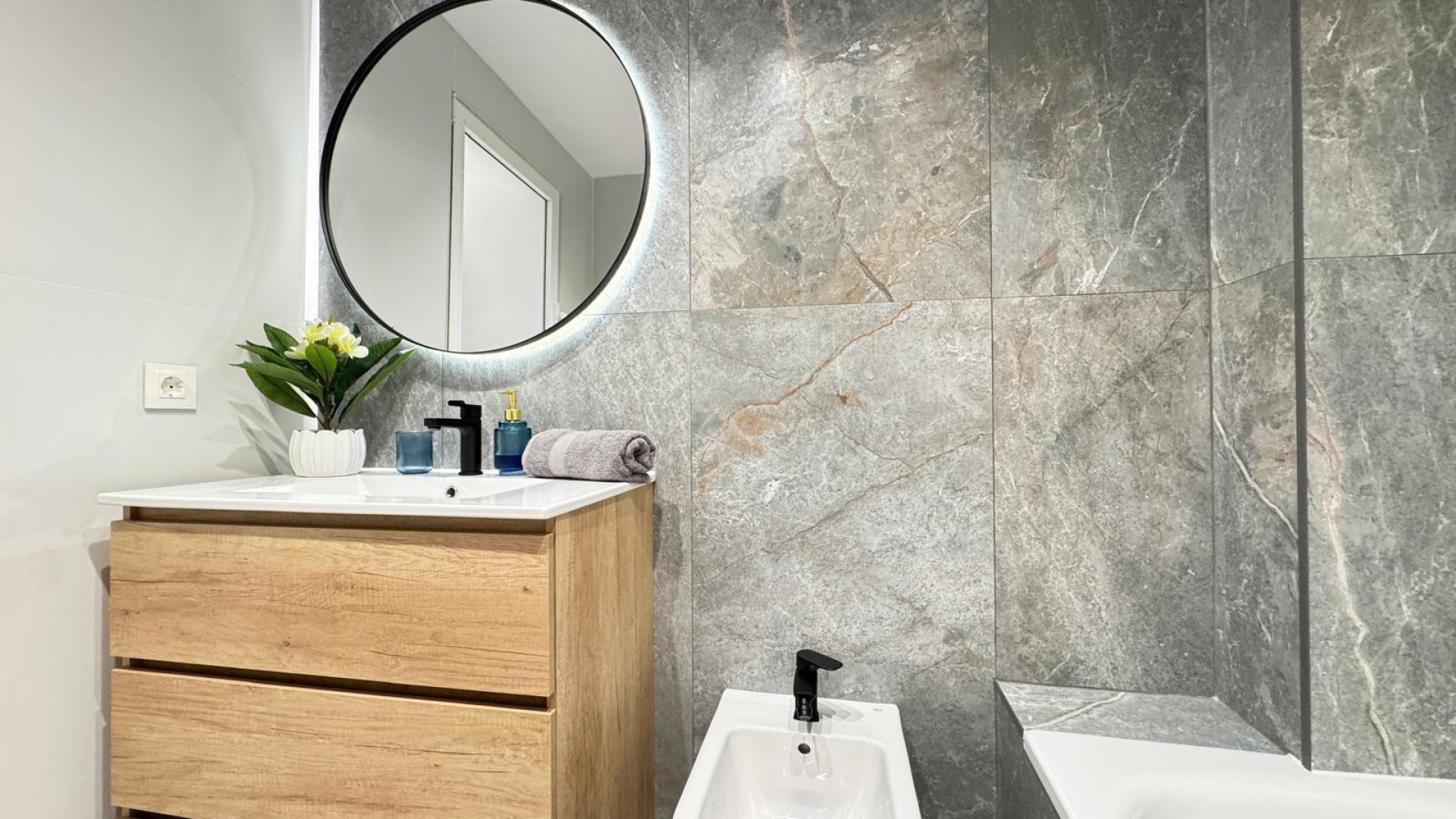 Sale - Apartment Flat -
Torrevieja - Playa de los locos