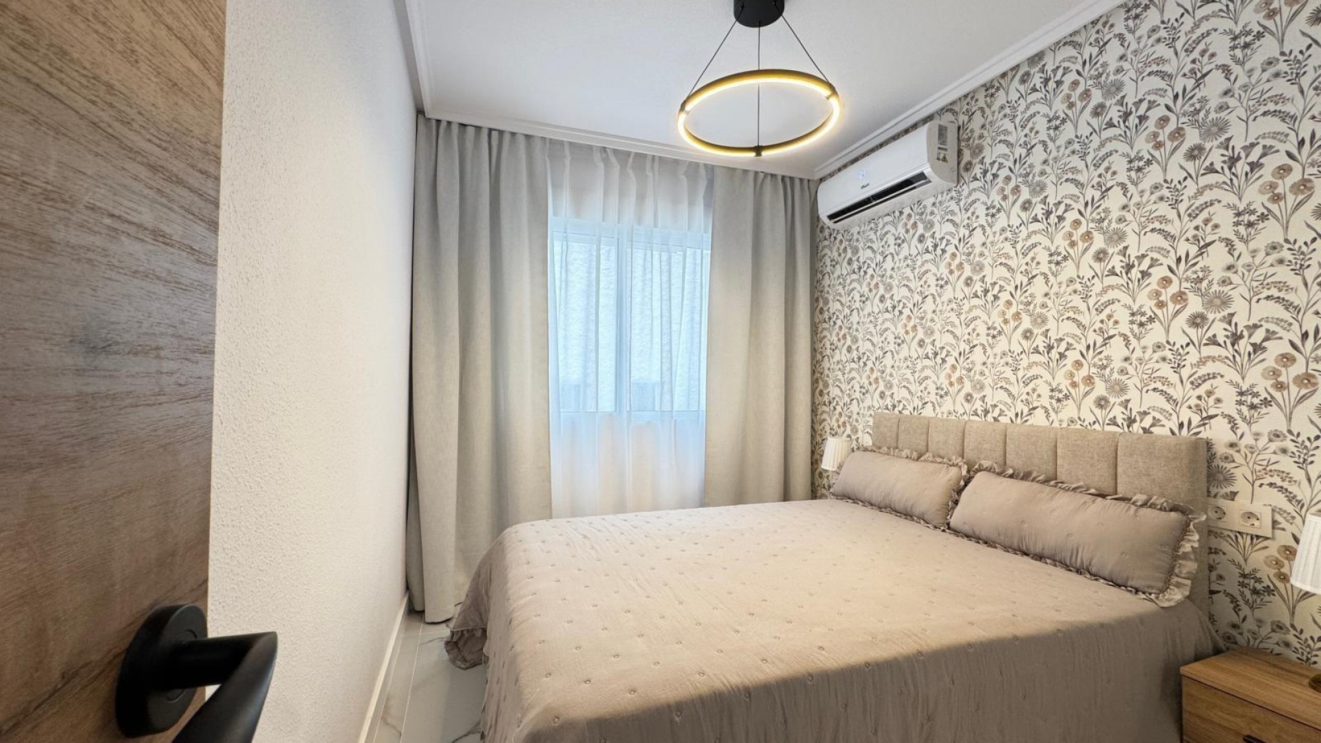 Sale - Apartment Flat -
Torrevieja - Playa de los locos