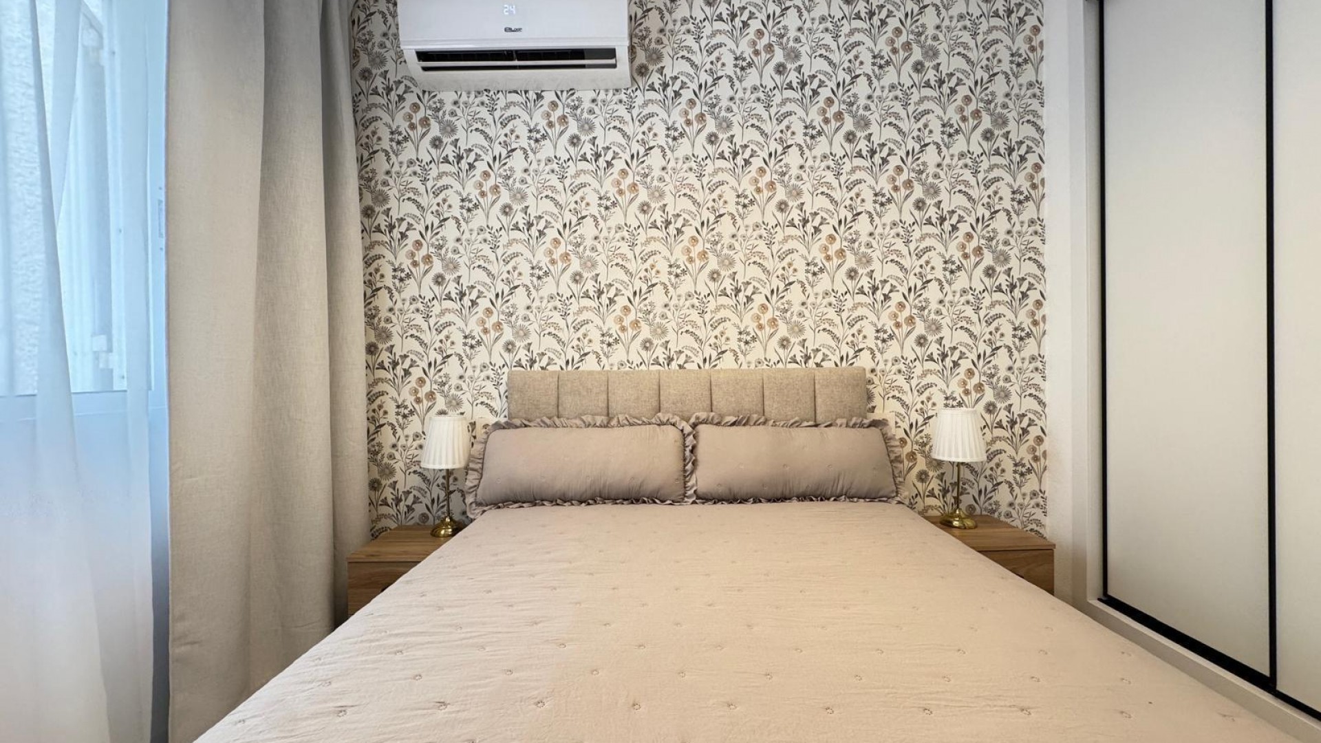 Sale - Apartment Flat -
Torrevieja - Playa de los locos