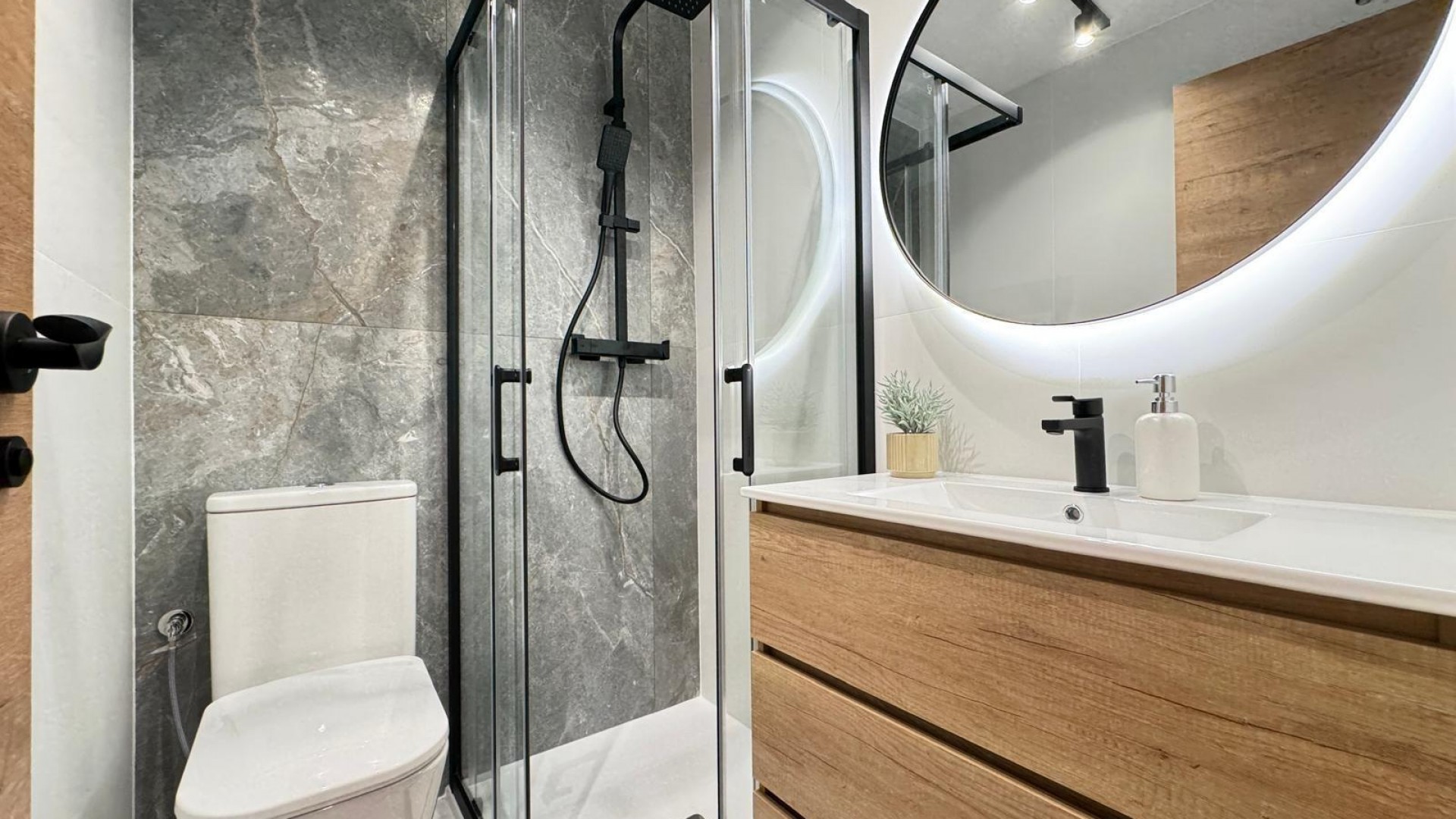 Sale - Apartment Flat -
Torrevieja - Playa de los locos