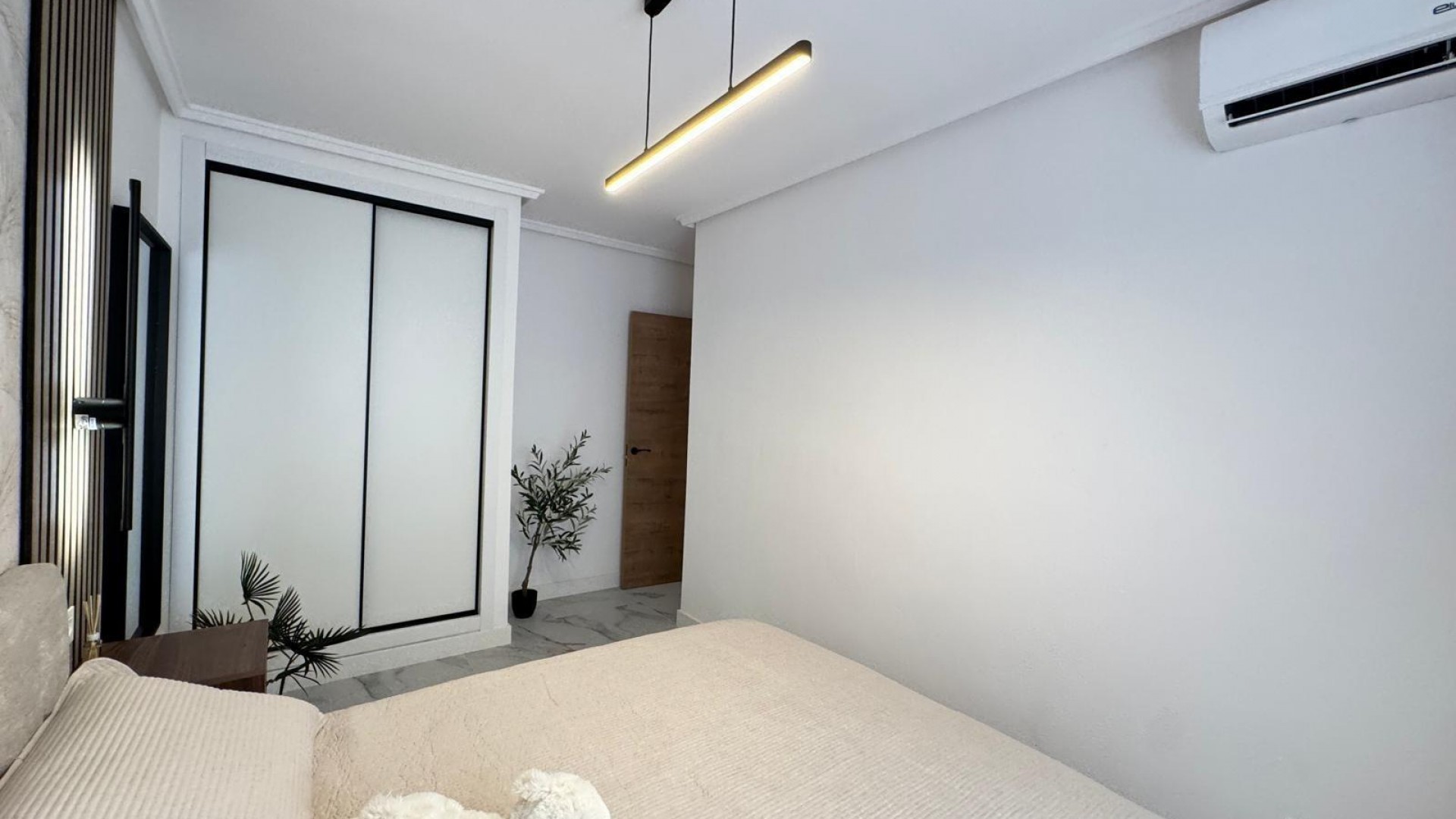 Sale - Apartment Flat -
Torrevieja - Playa de los locos