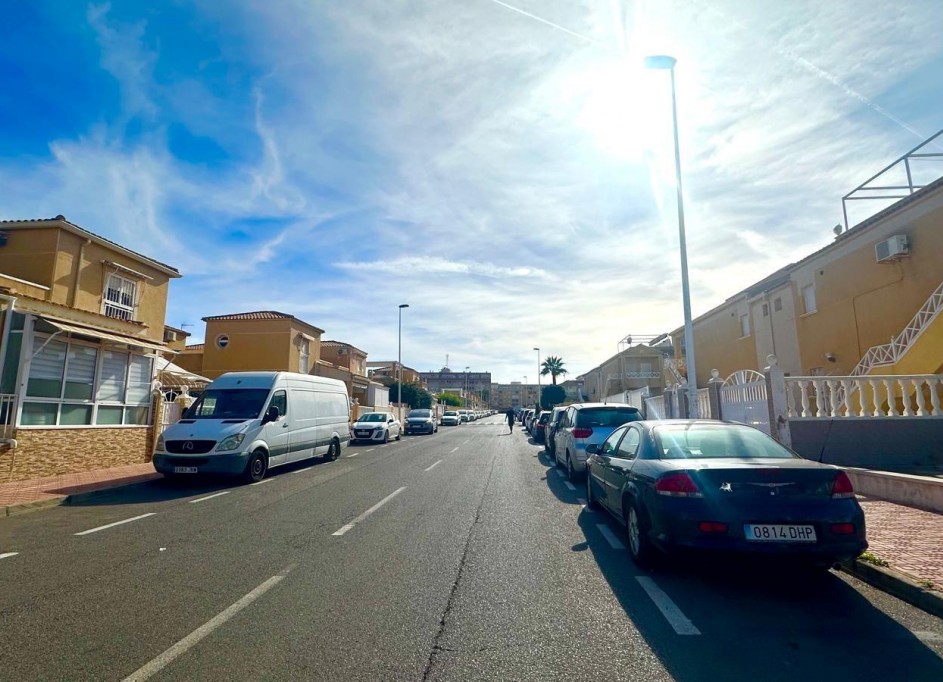 Sale - Apartment Flat -
Torrevieja - Playa de los locos