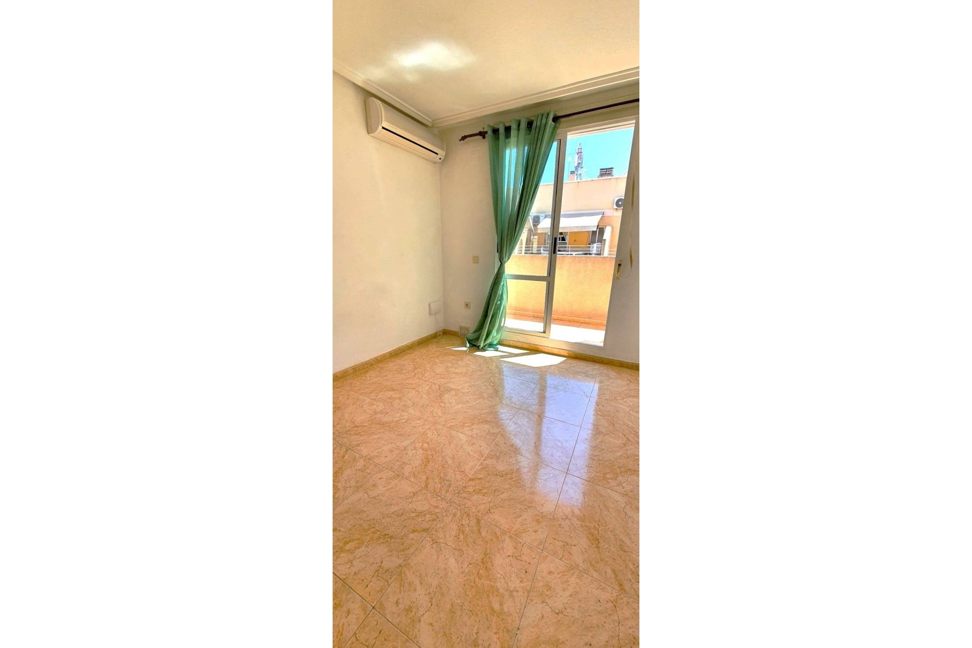 Sale - Apartment Flat -
Torrevieja - Playa de los Locos