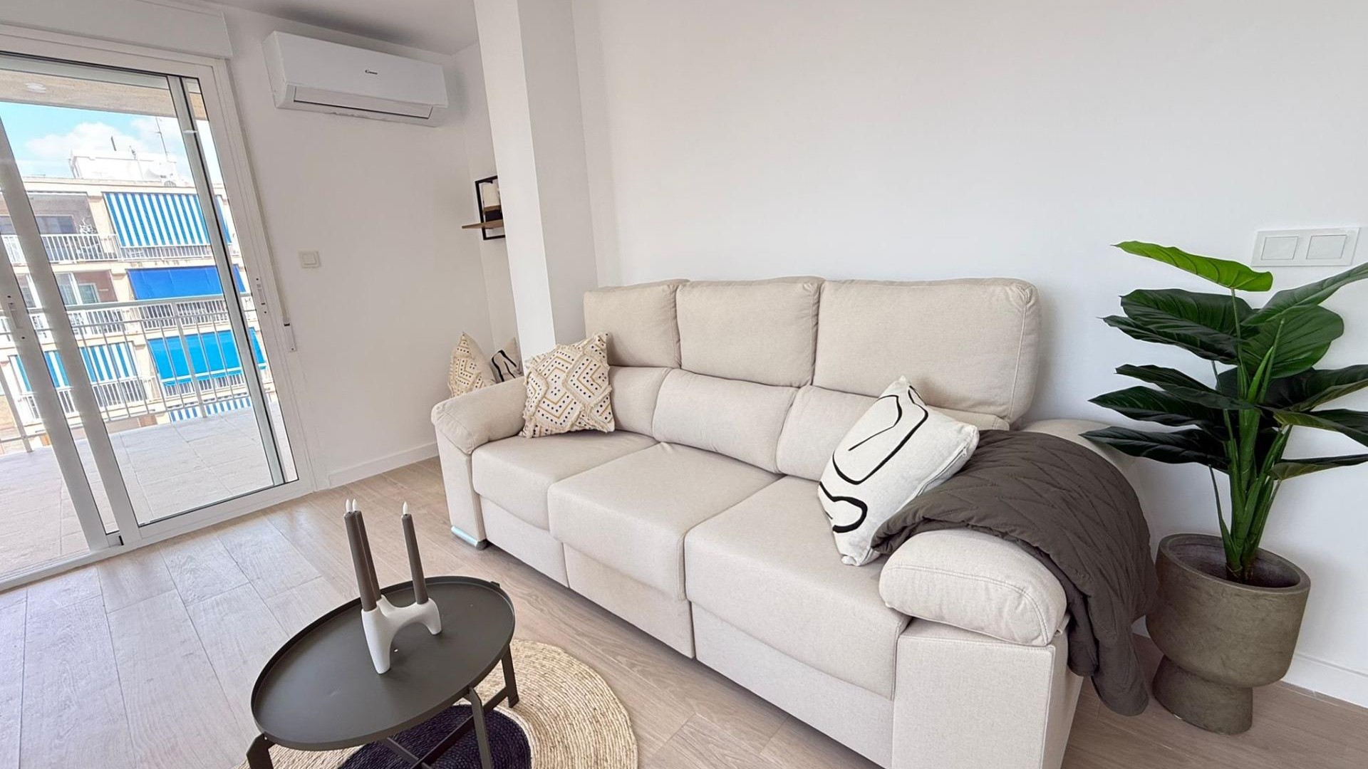 Sale - Apartment Flat -
Torrevieja - Playa de los Naufragos