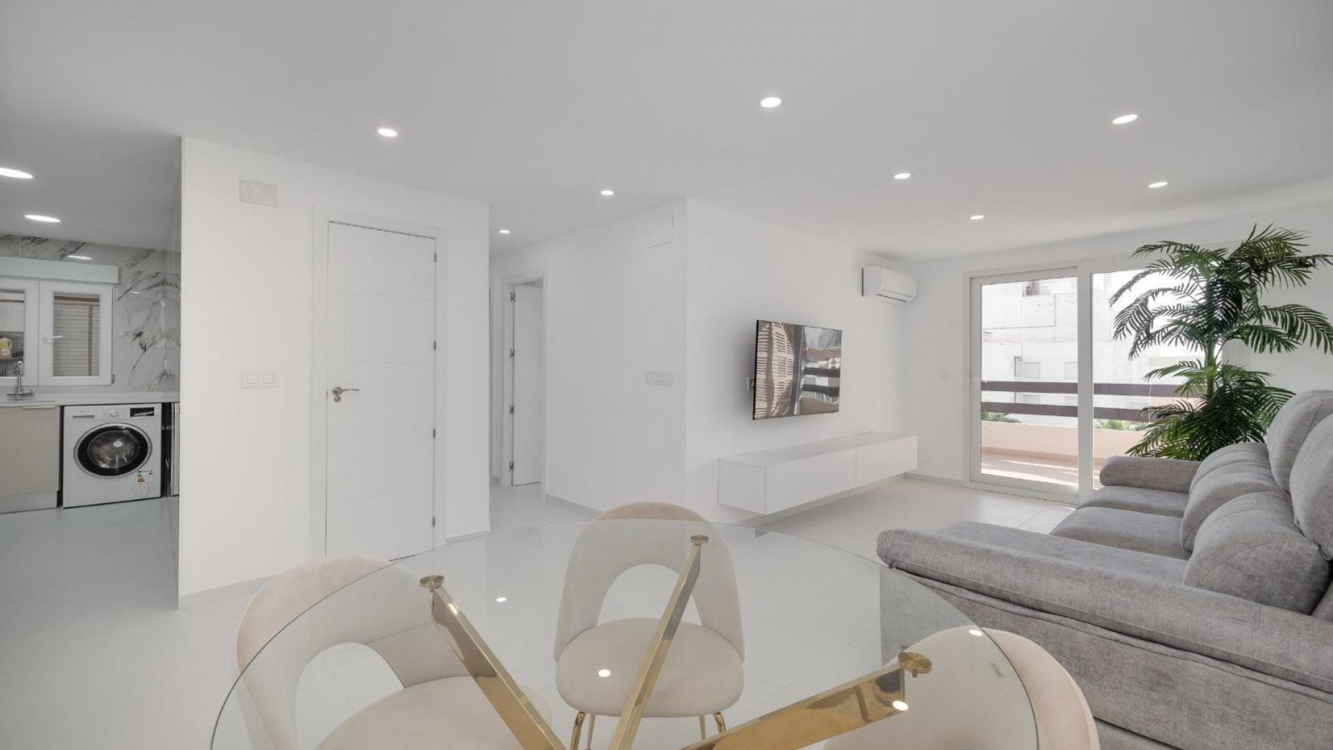 Sale - Apartment Flat -
Torrevieja - Playa de los Naufragos