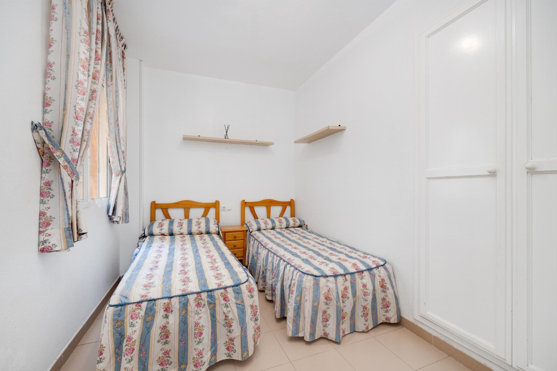 Sale - Apartment Flat -
Torrevieja - Playa de los Naufragos