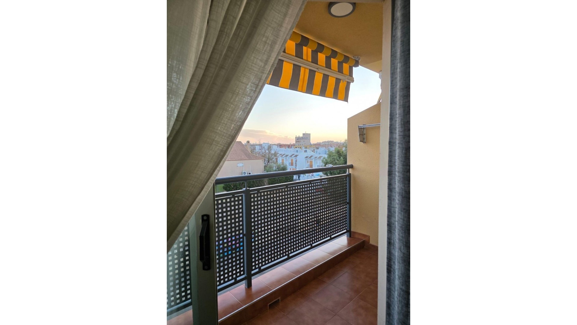Sale - Apartment Flat -
Torrevieja - Playa del cura