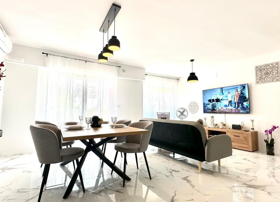 Sale - Apartment Flat -
Torrevieja - Punta prima