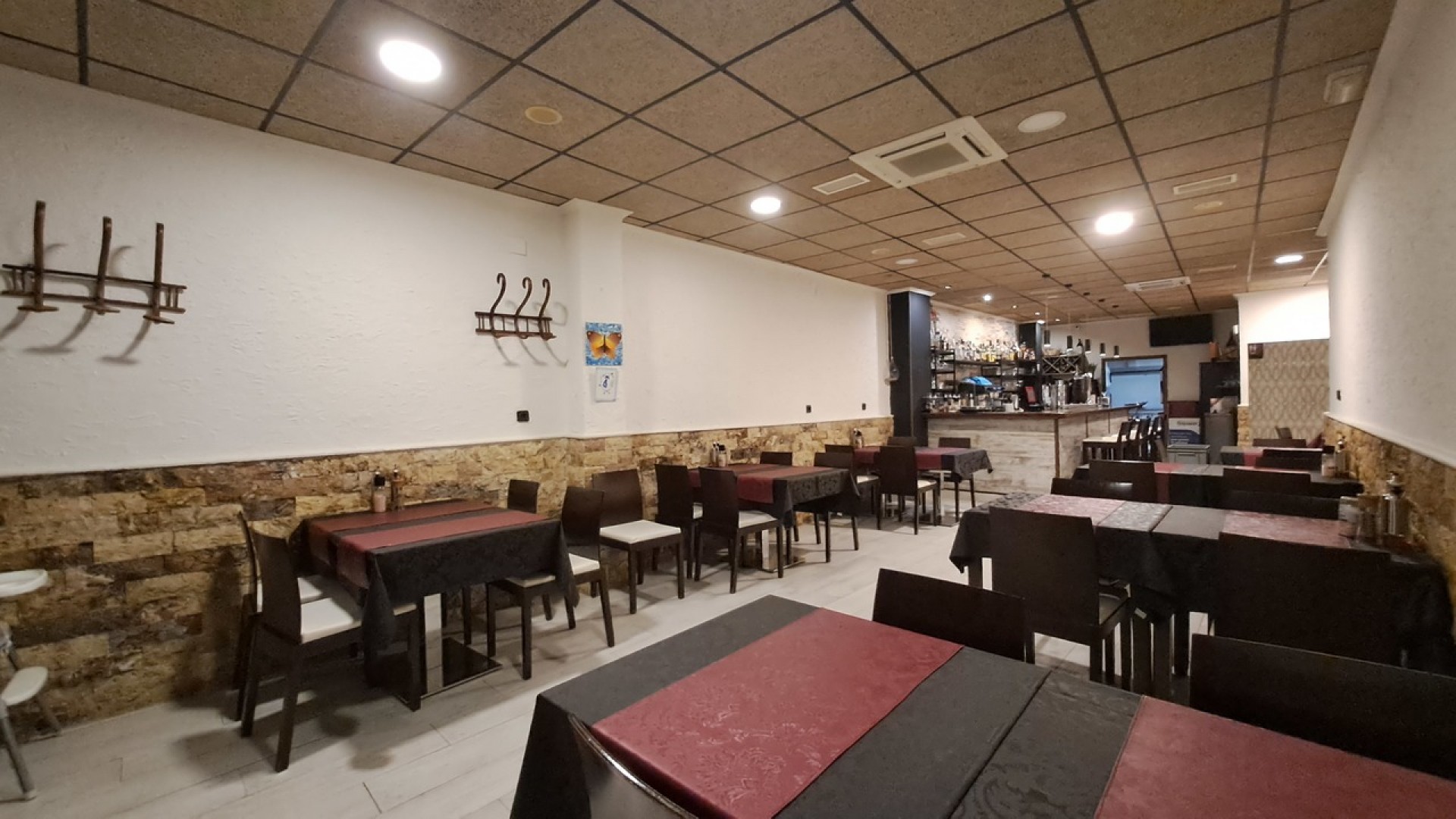 Sale - Commercial -
Benijofar