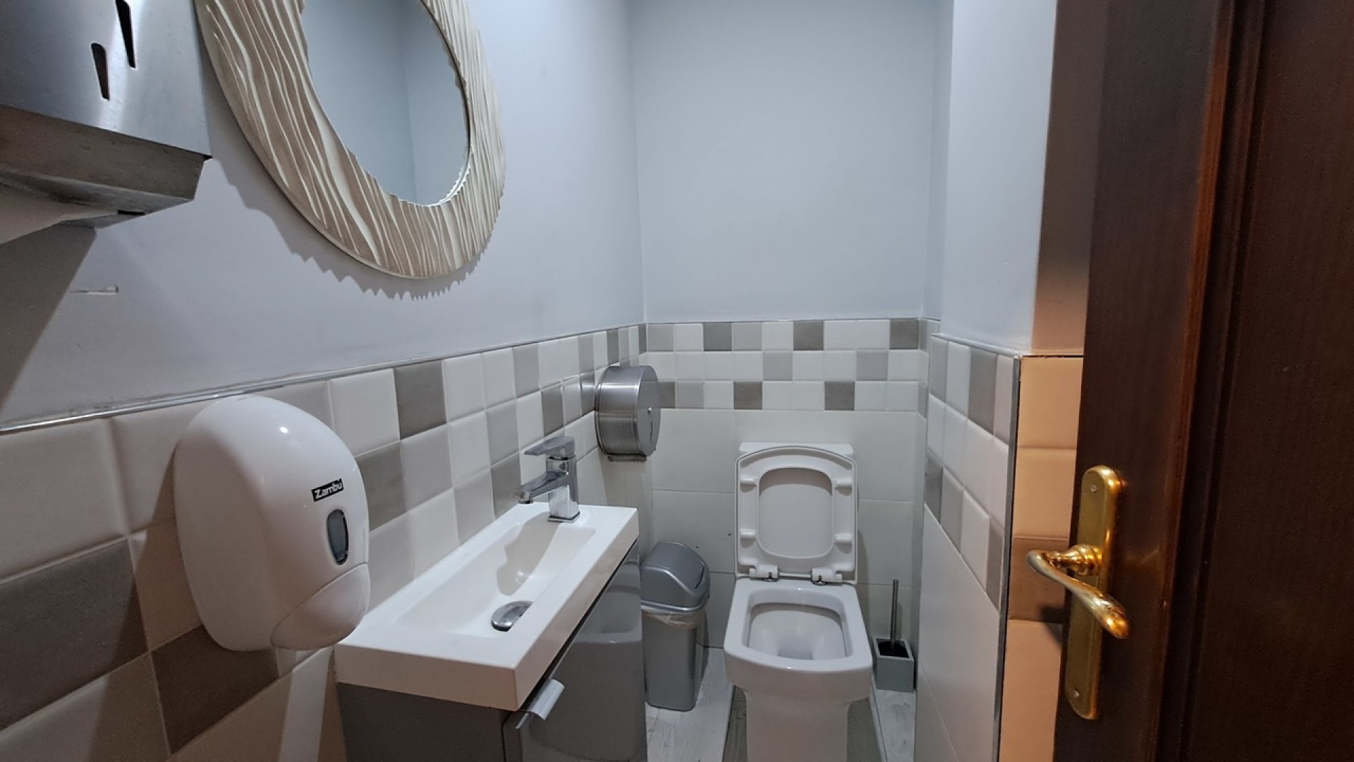 Sale - Commercial -
Benijofar