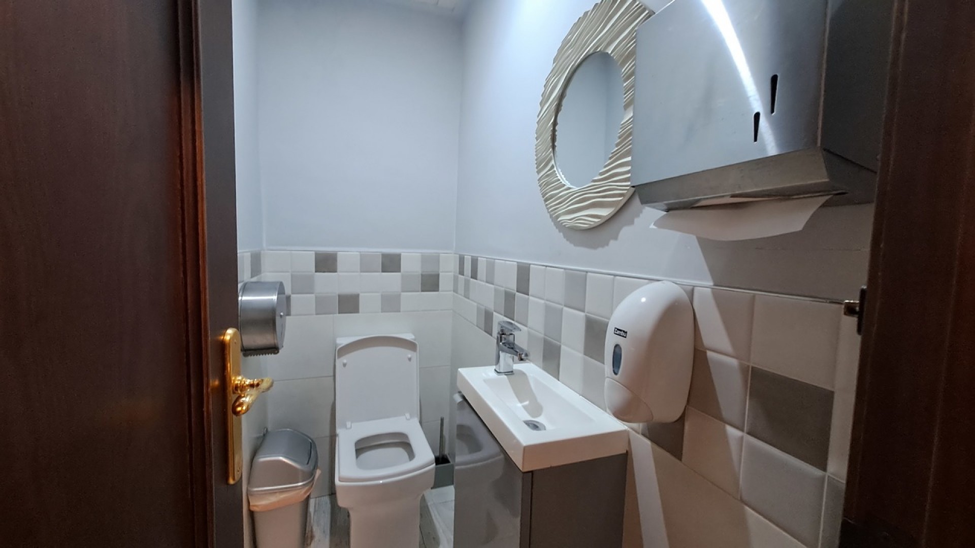 Sale - Commercial -
Benijofar