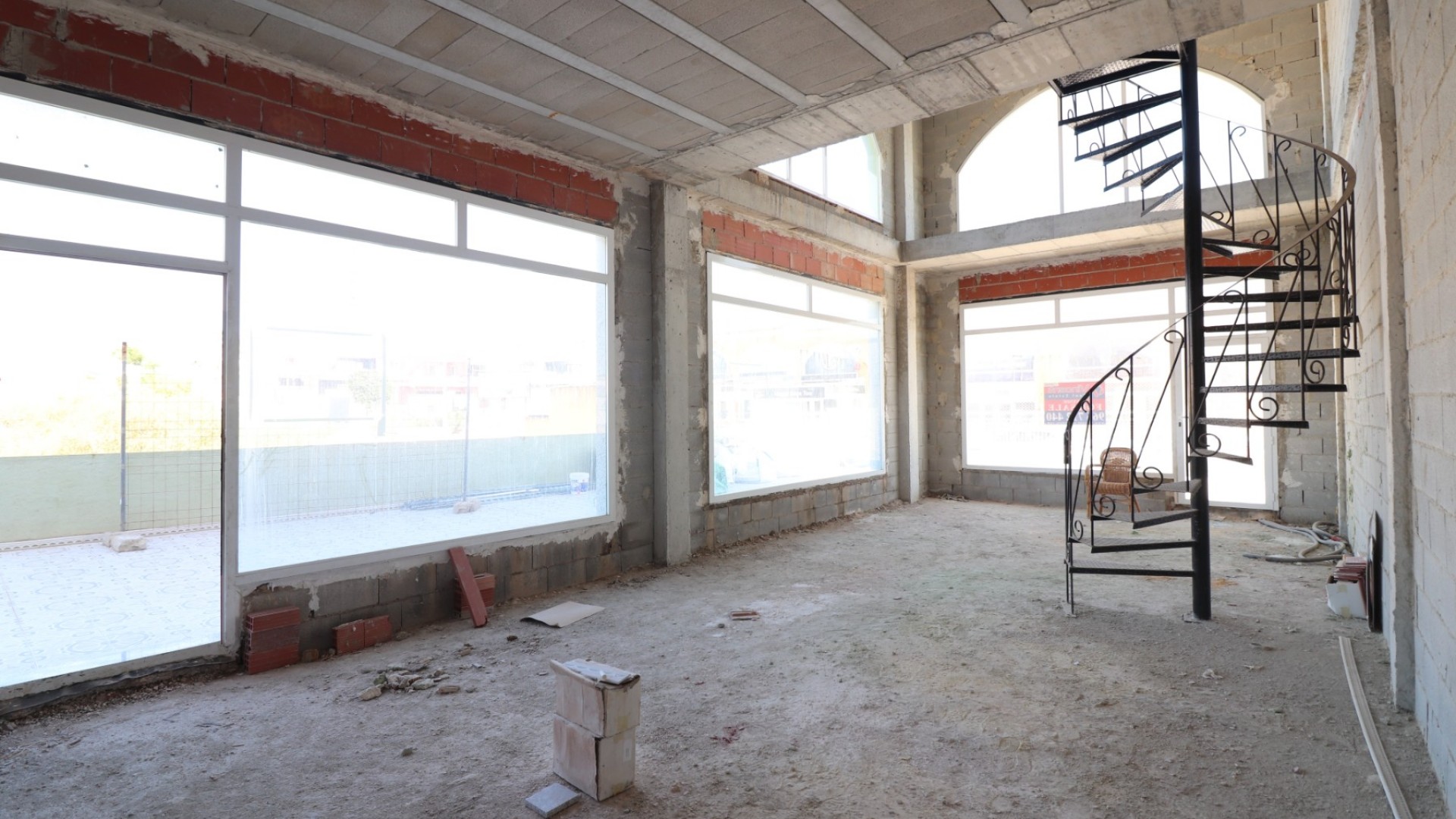 Sale - Commercial -
Benimar - Benimar II