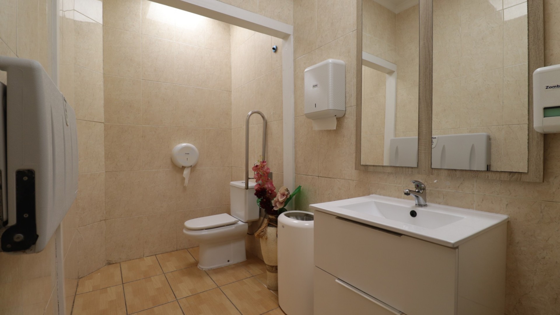 Sale - Commercial -
Formentera del Segura - Formentera - Village