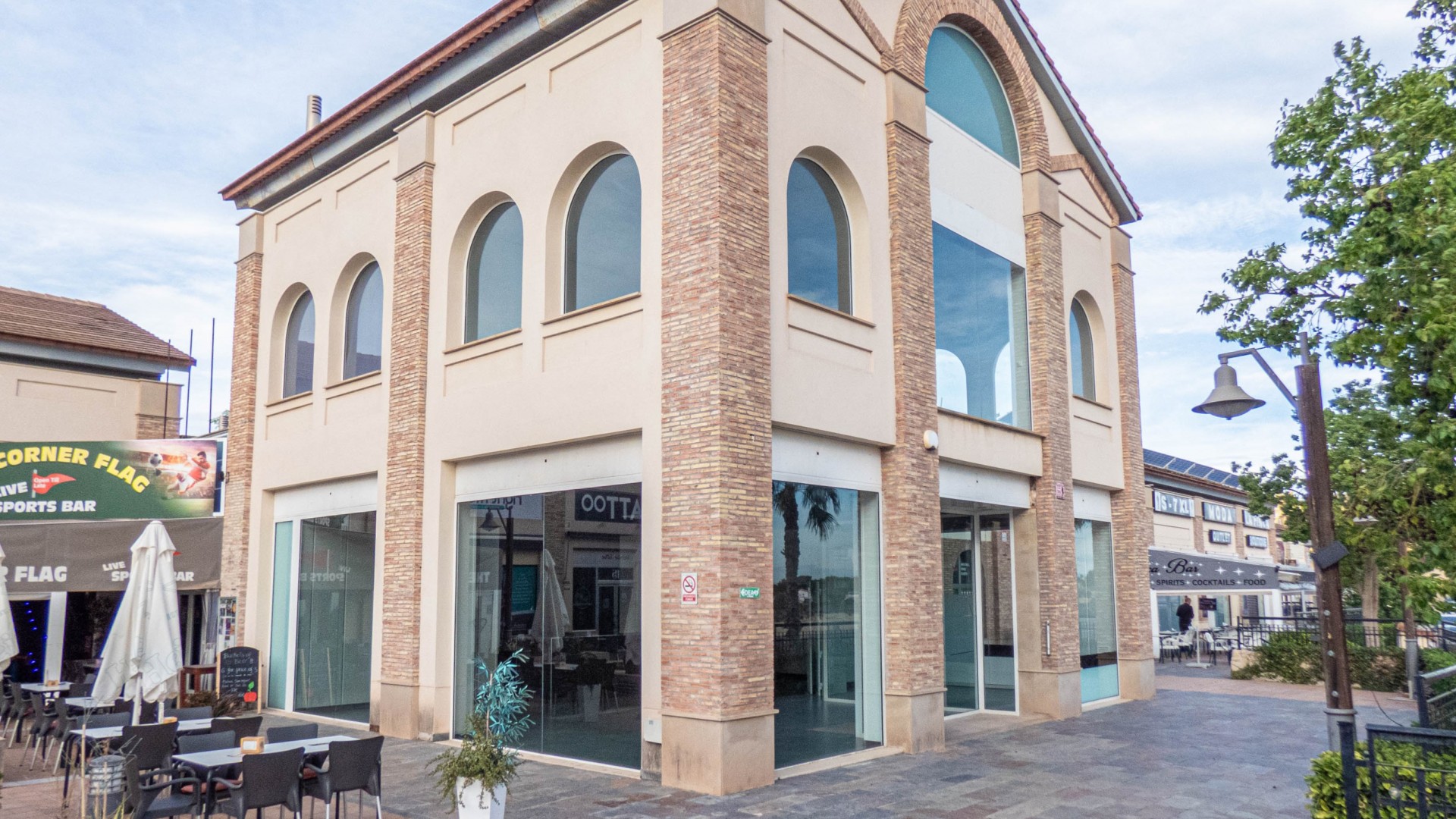 Sale - Commercial -
La Finca Golf - Algorfa