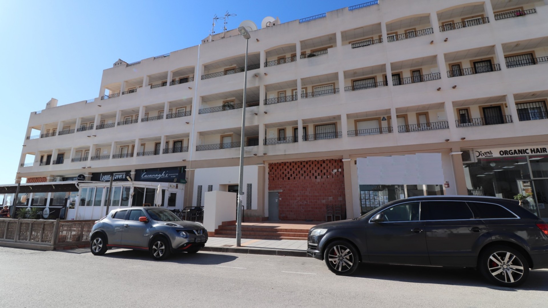 Sale - Commercial -
Los Montesinos - Laguna Green