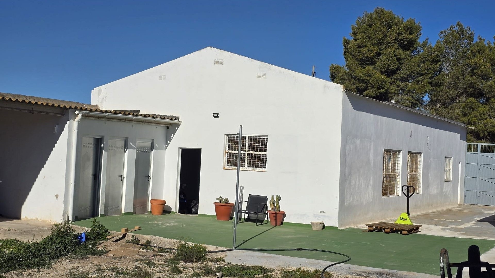 Sale - Commercial -
SAX