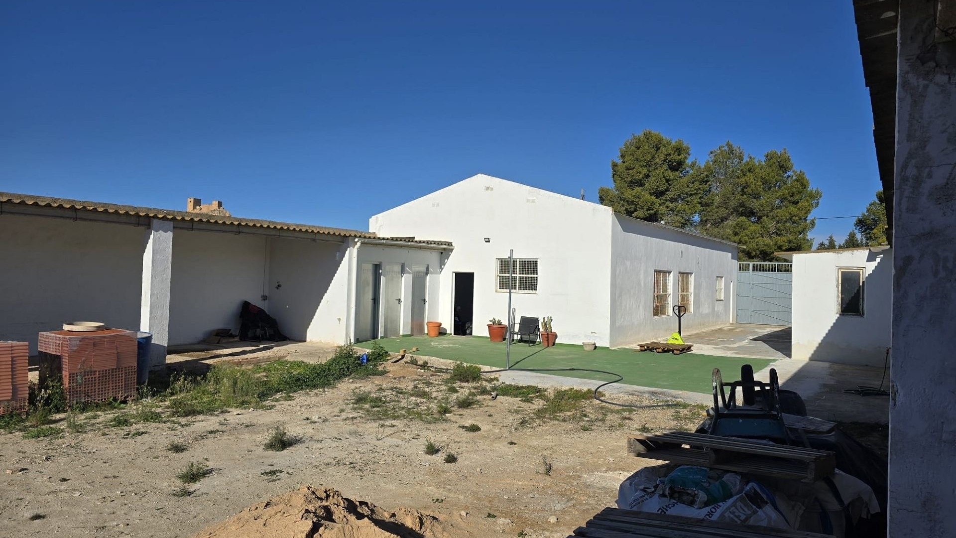 Sale - Commercial -
SAX