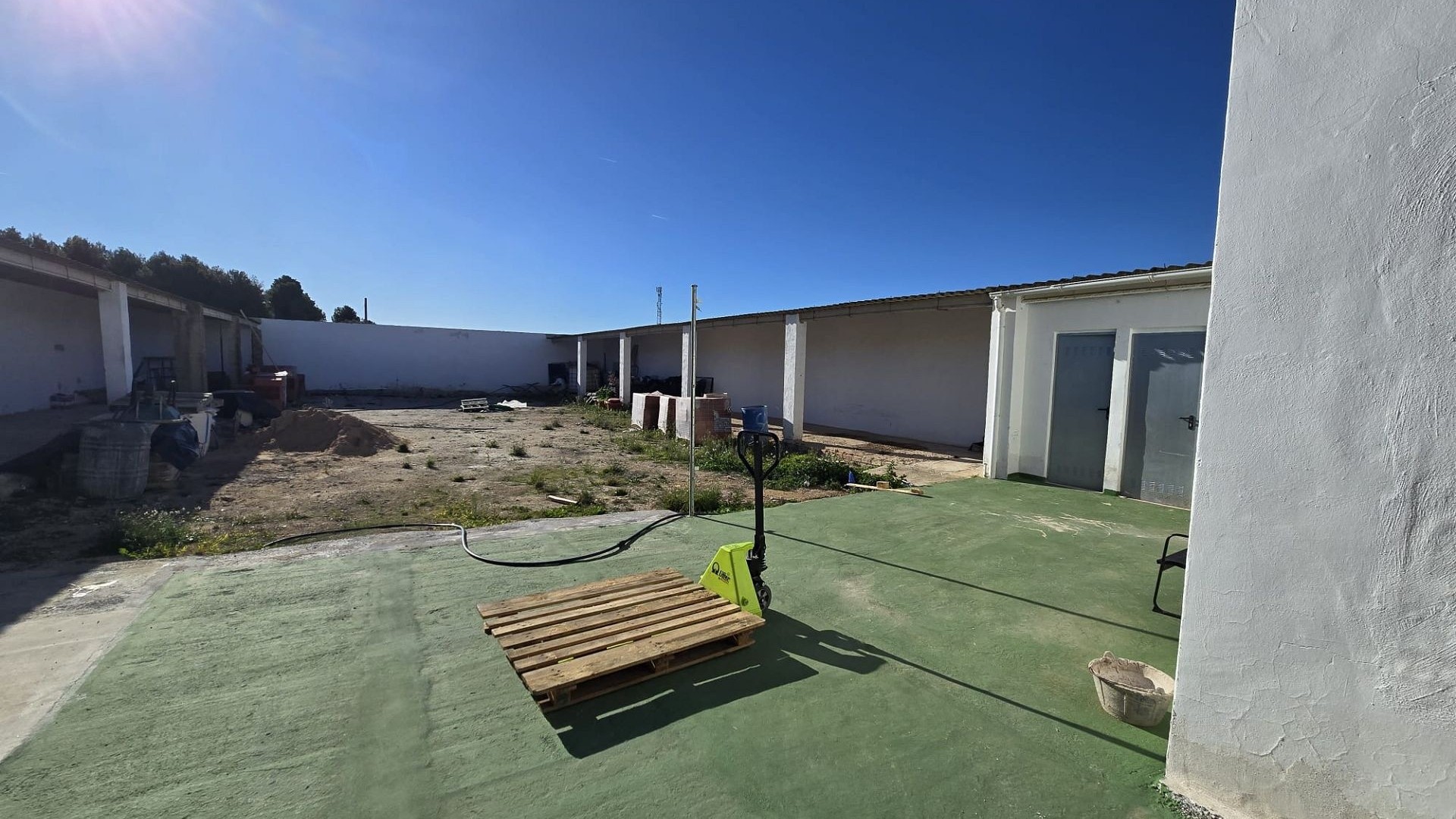 Sale - Commercial -
SAX