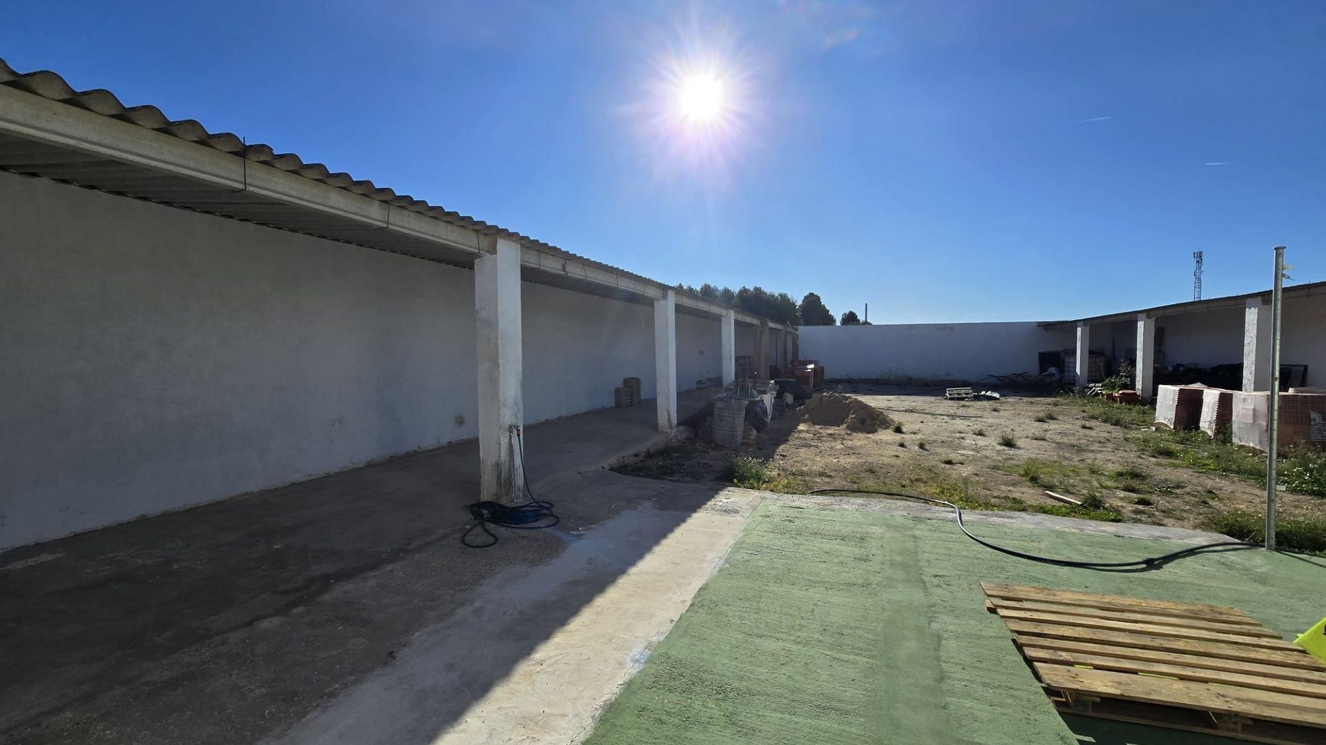 Sale - Commercial -
SAX